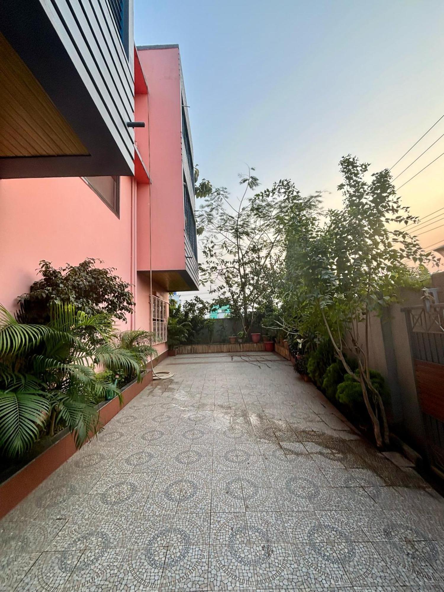 Krishna Shree Guest House Ґувахаті Екстер'єр фото